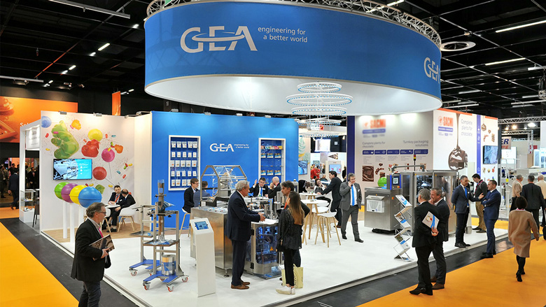 custom trade show booth with circular hanging banner and crowds gathering