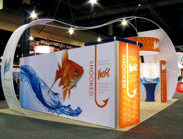 pop up booth at trade show with curved elements top 10 tips on exhibition stand signage
