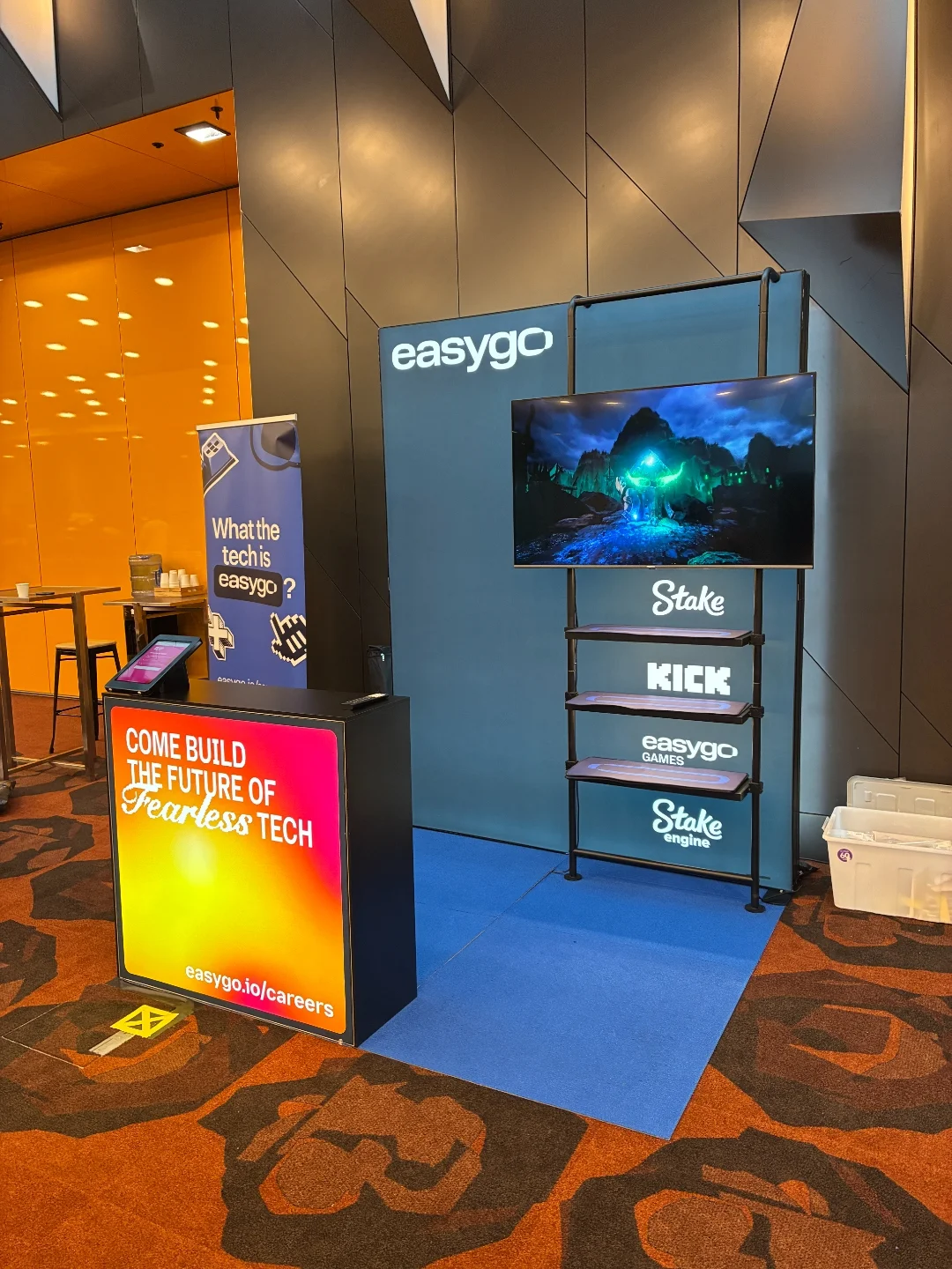 EasyGo 2x2 modular fabric exhibition booth by UCON Exhibitions